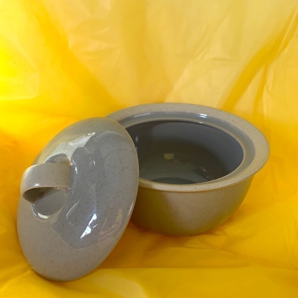 MIKASA stone craft bowl with lid - Picture 2 of 5